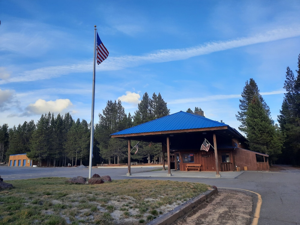 willamette pass inn and chalets