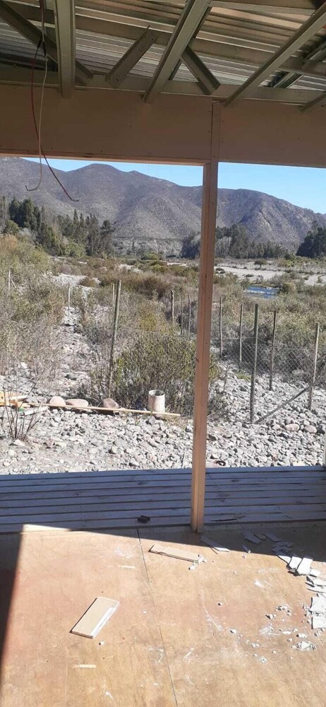 hermosas cabanas en la naturaleza del rio elqui