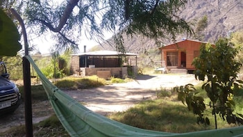 hermosas cabanas en la naturaleza del rio elqui