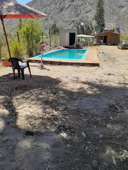 hermosas cabanas en la naturaleza del rio elqui