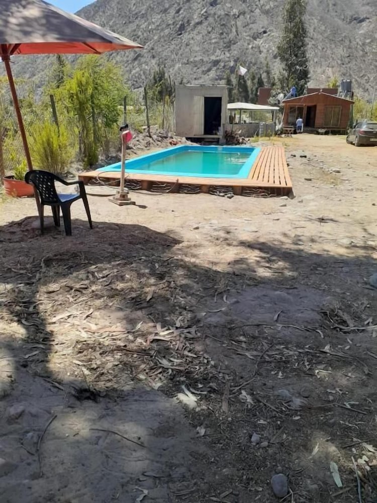 hermosas cabanas en la naturaleza del rio elqui