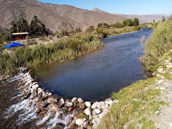 hermosas cabanas en la naturaleza del rio elqui