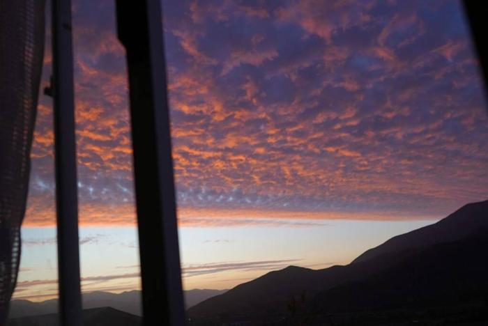 hermosas cabanas en la naturaleza del rio elqui