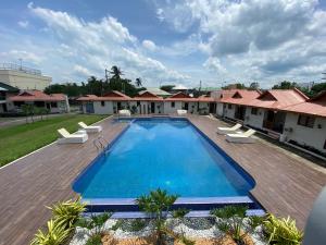 Shoreland Beach Resort By Cocotel,,2.5 star