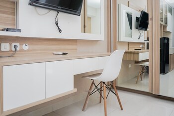 simply strategic and comfy studio paramount skyline apartment