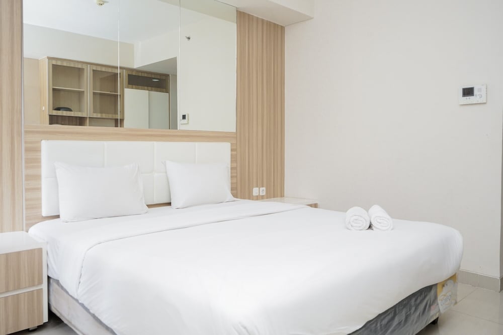 simply strategic and comfy studio paramount skyline apartment