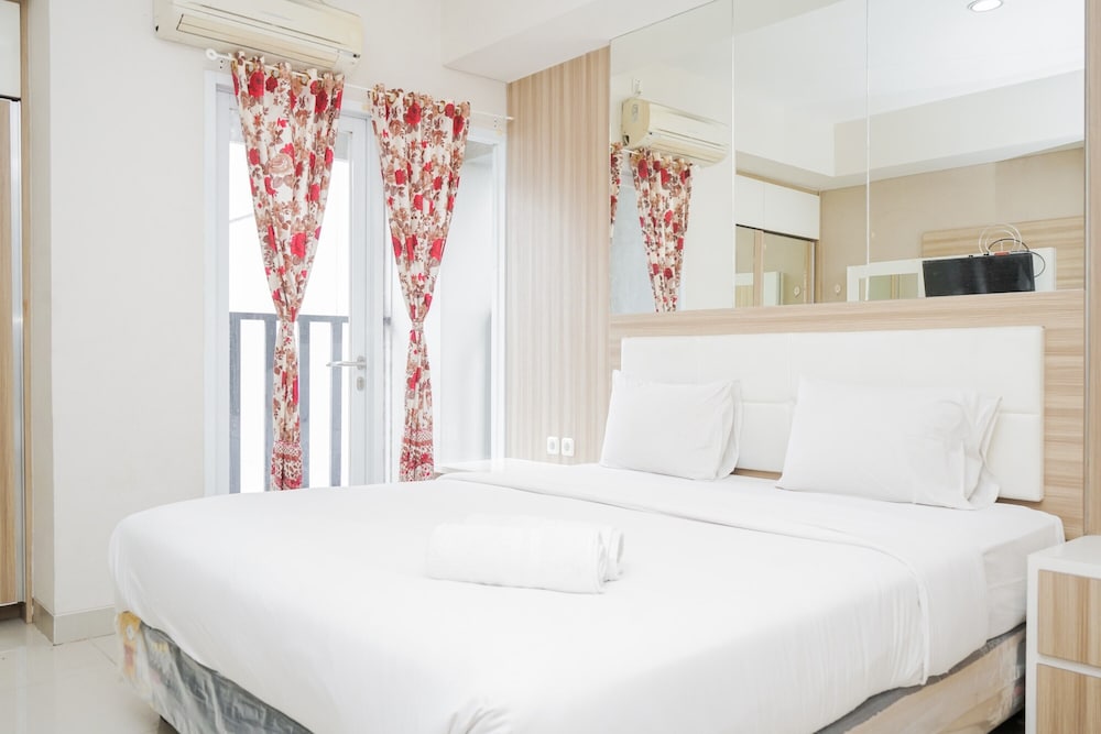 simply strategic and comfy studio paramount skyline apartment