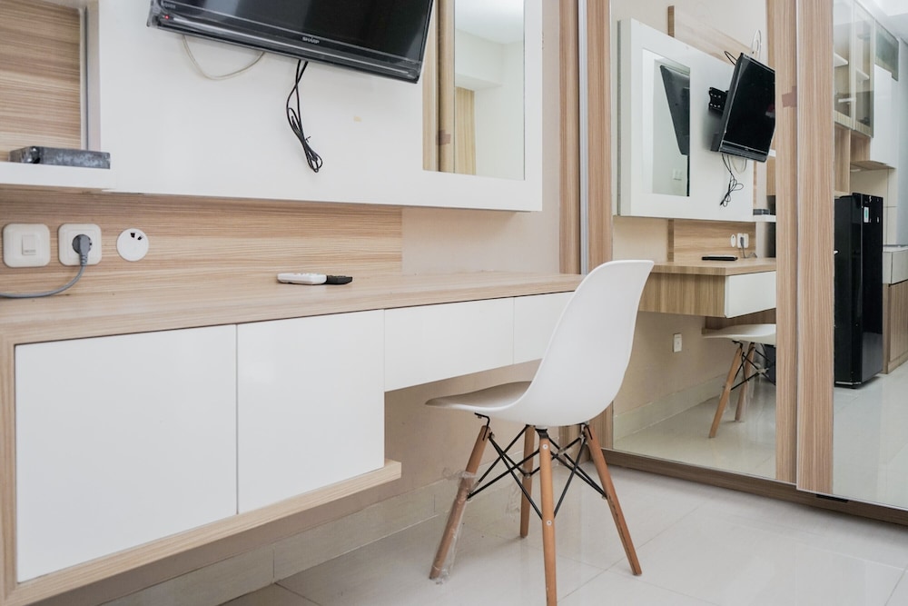 simply strategic and comfy studio paramount skyline apartment