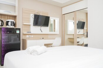 simply strategic and comfy studio paramount skyline apartment