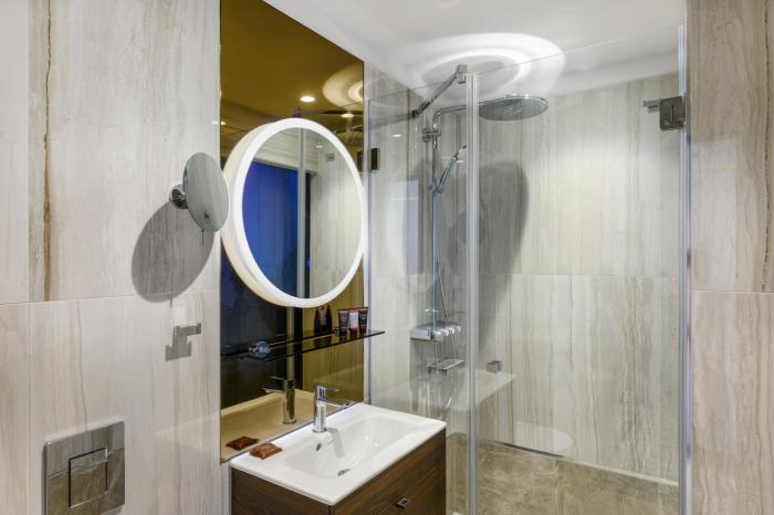 emerald downtown suites