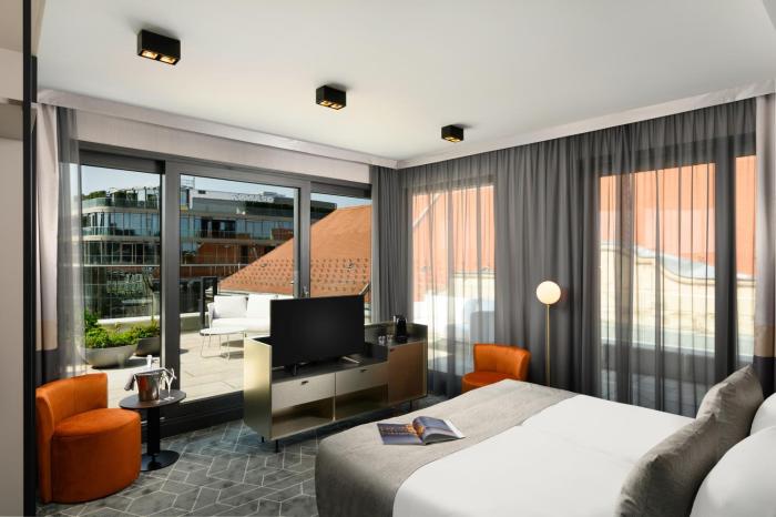 emerald downtown suites