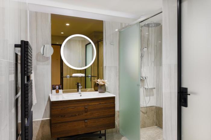 emerald downtown suites