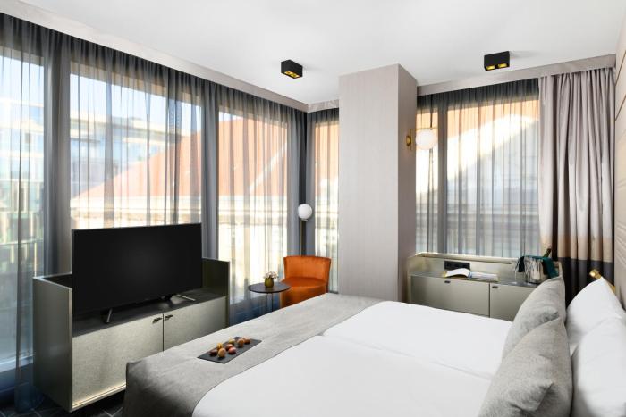 emerald downtown suites