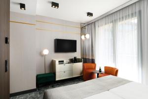 emerald downtown suites