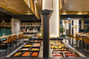 emerald downtown suites