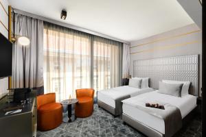 emerald downtown suites