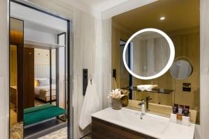 emerald downtown suites