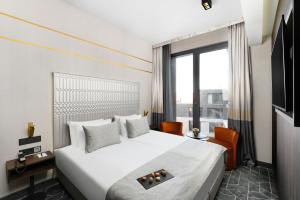 emerald downtown suites