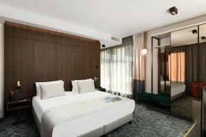 emerald downtown suites