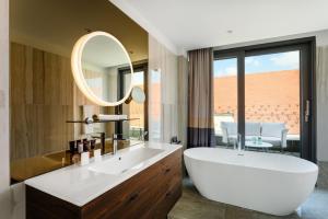 emerald downtown suites