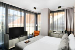 emerald downtown suites