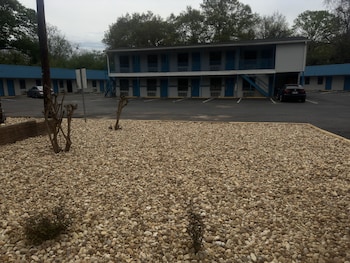 Green Garden Inn,,2 star