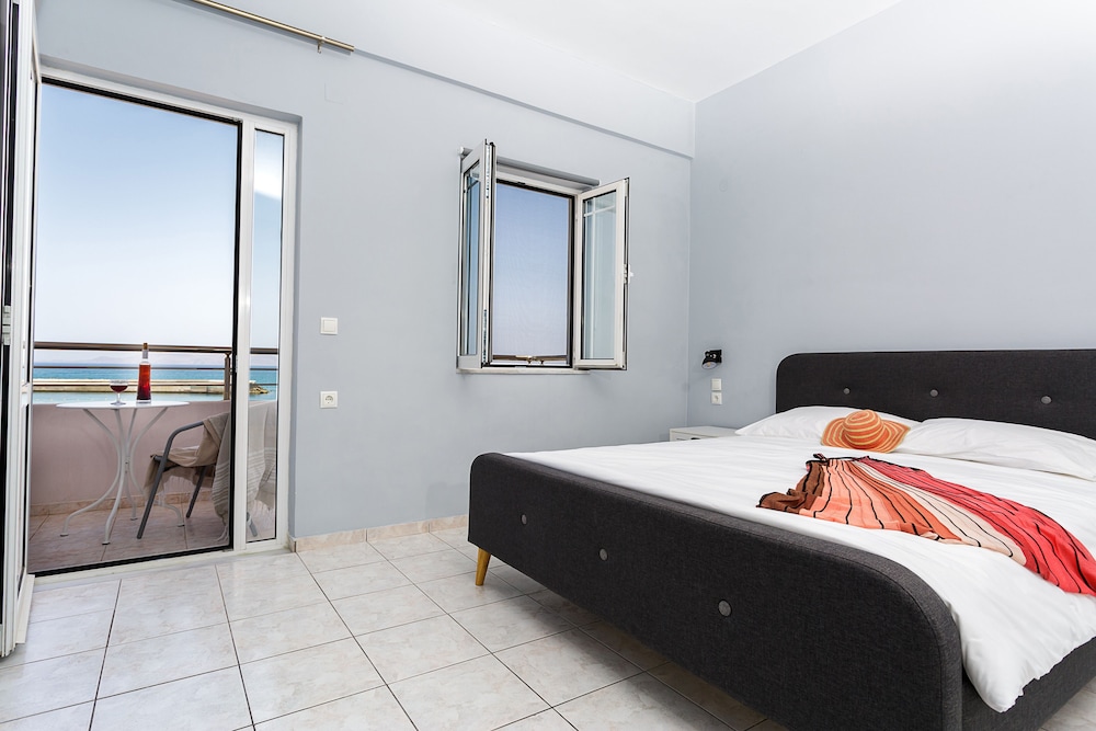 sole mare seaside apts