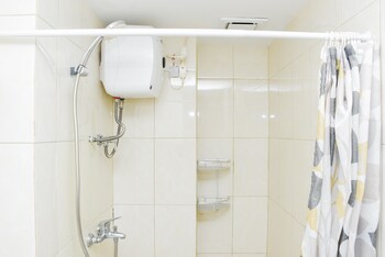 comfort and homey 2br at springlake apartment bekasi