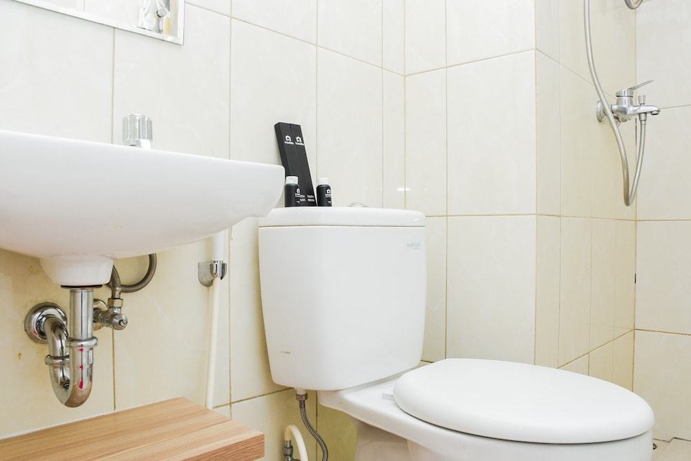 comfort and homey 2br at springlake apartment bekasi
