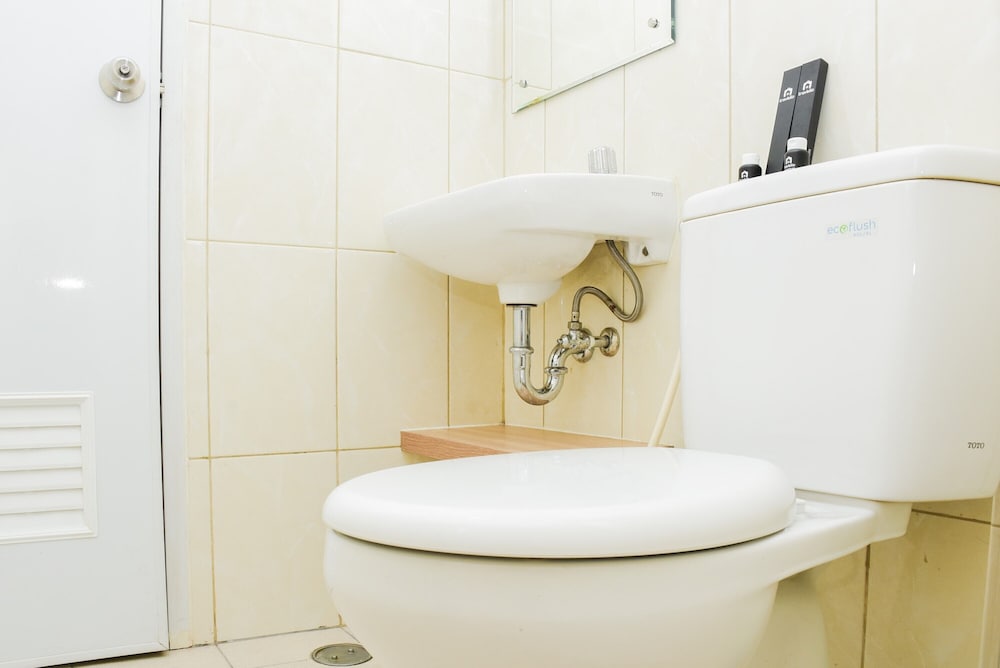 comfort and homey 2br at springlake apartment bekasi