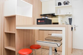comfort and homey 2br at springlake apartment bekasi