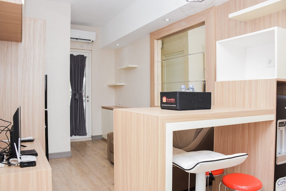 comfort and homey 2br at springlake apartment bekasi
