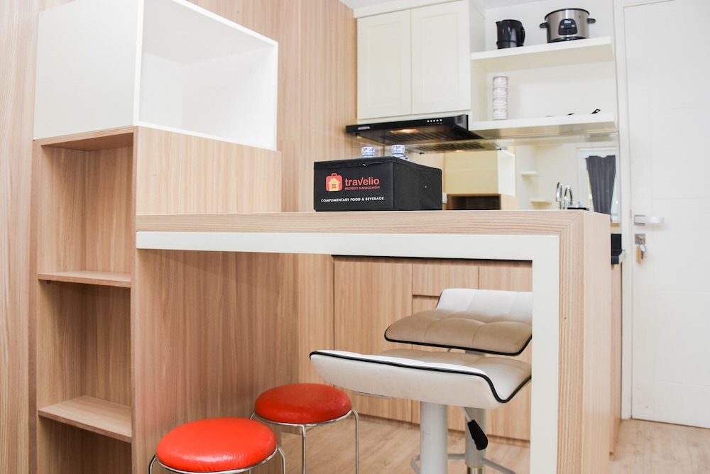 comfort and homey 2br at springlake apartment bekasi