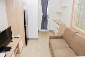 comfort and homey 2br at springlake apartment bekasi