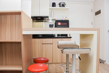 comfort and homey 2br at springlake apartment bekasi