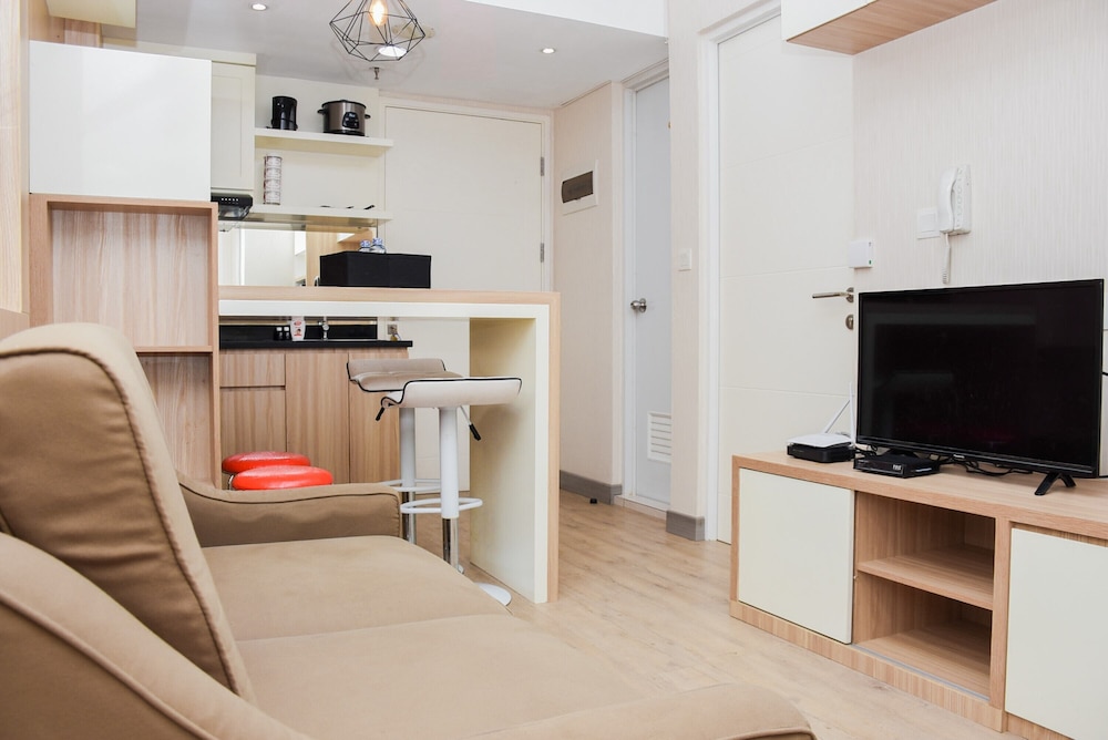 comfort and homey 2br at springlake apartment bekasi