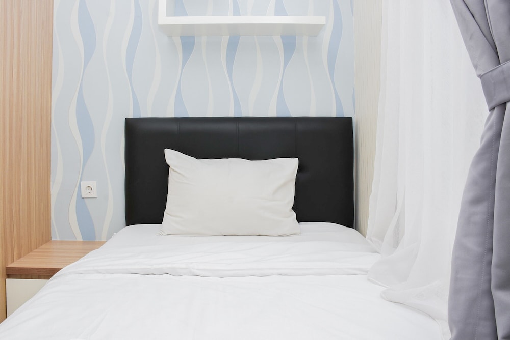 comfort and homey 2br at springlake apartment bekasi
