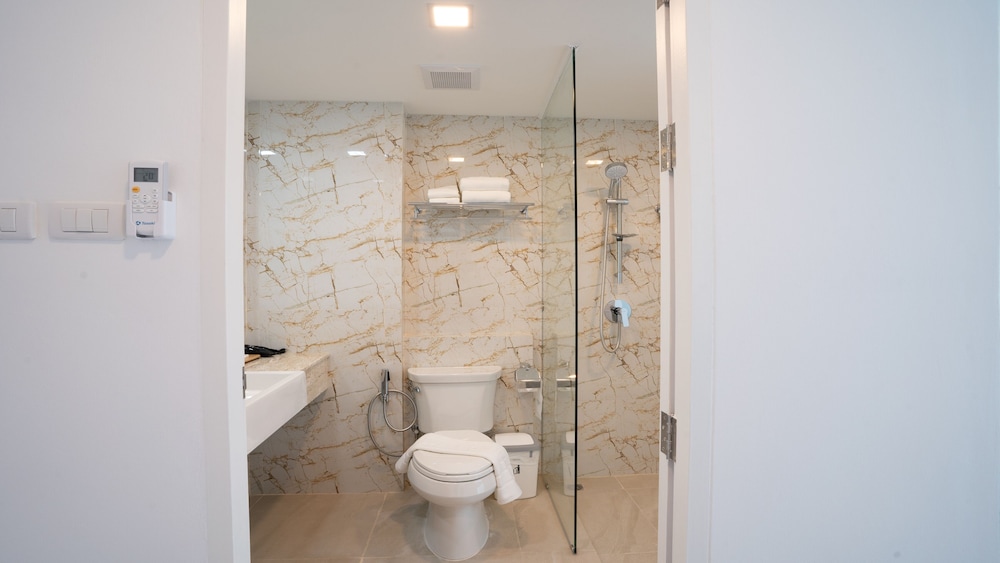 b2 phuket premier hotel