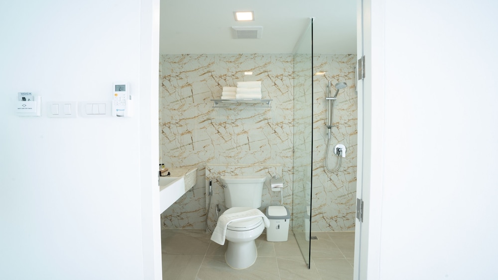 b2 phuket premier hotel