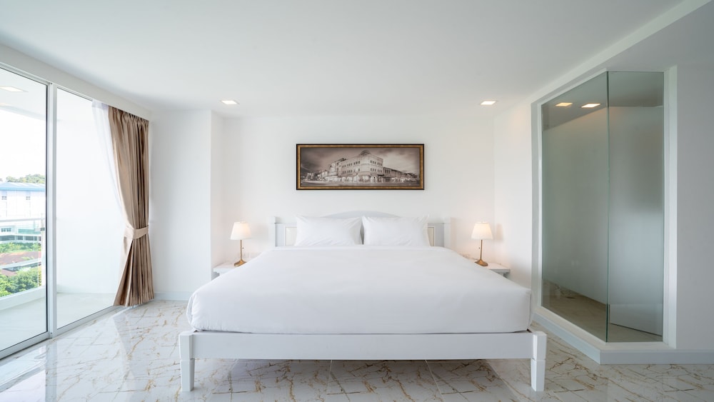 b2 phuket premier hotel