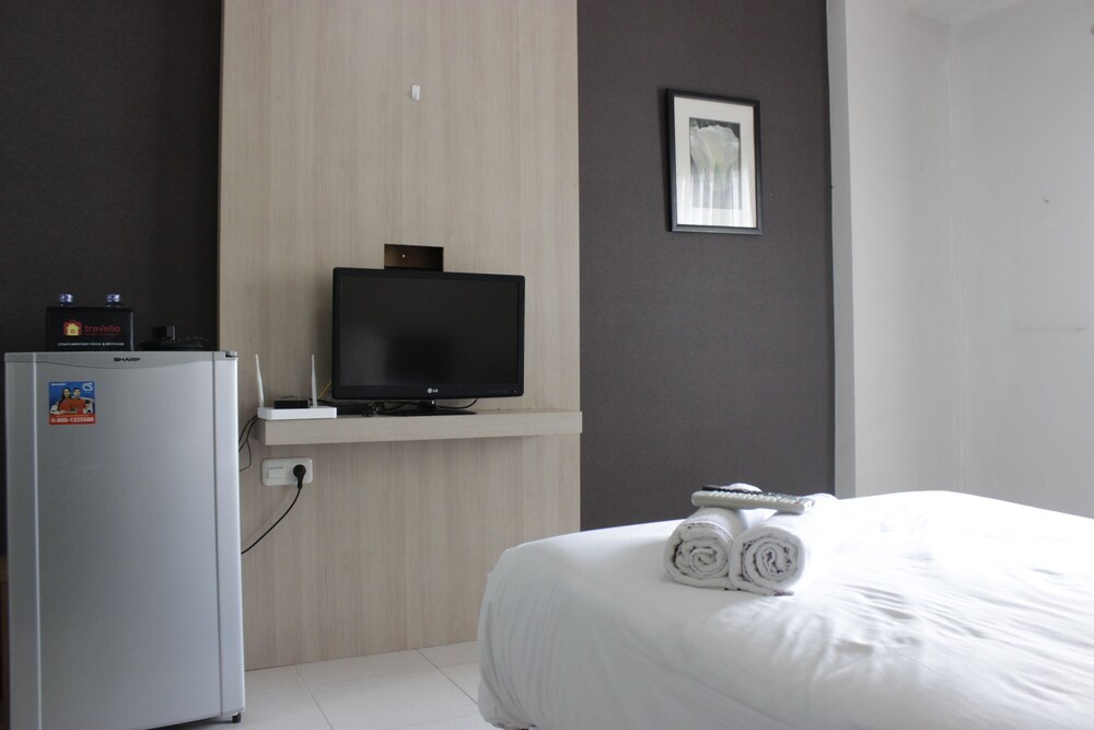 cozy studio at pinewood apartment near unpad jatinangor