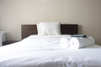 cozy studio at pinewood apartment near unpad jatinangor