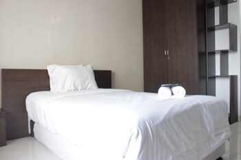 cozy studio at pinewood apartment near unpad jatinangor