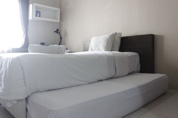 cozy studio at pinewood apartment near unpad jatinangor