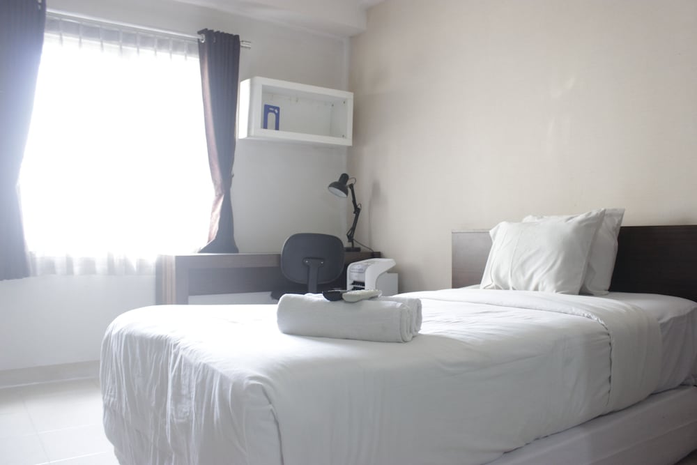 cozy studio at pinewood apartment near unpad jatinangor