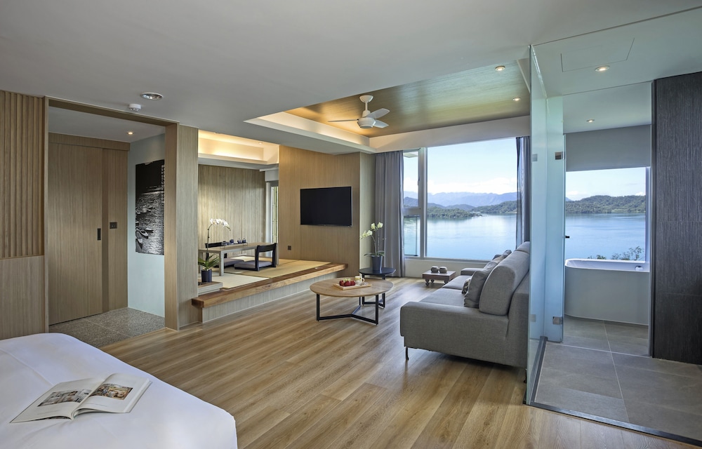 hotel day plus sun moon lake