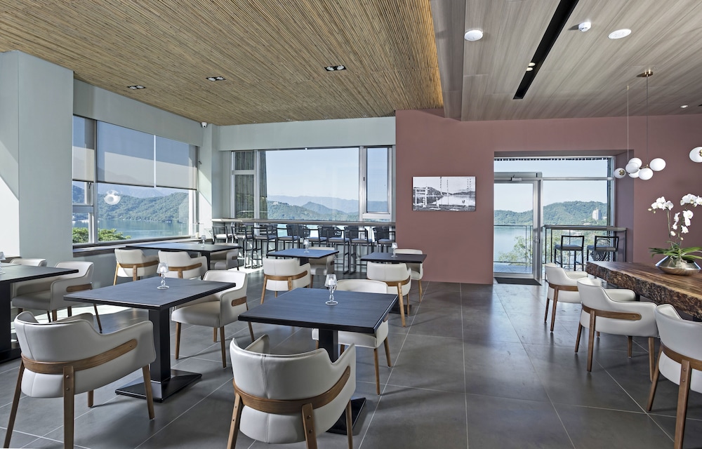 hotel day plus sun moon lake