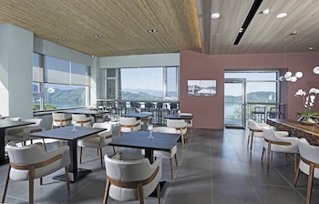 hotel day plus sun moon lake