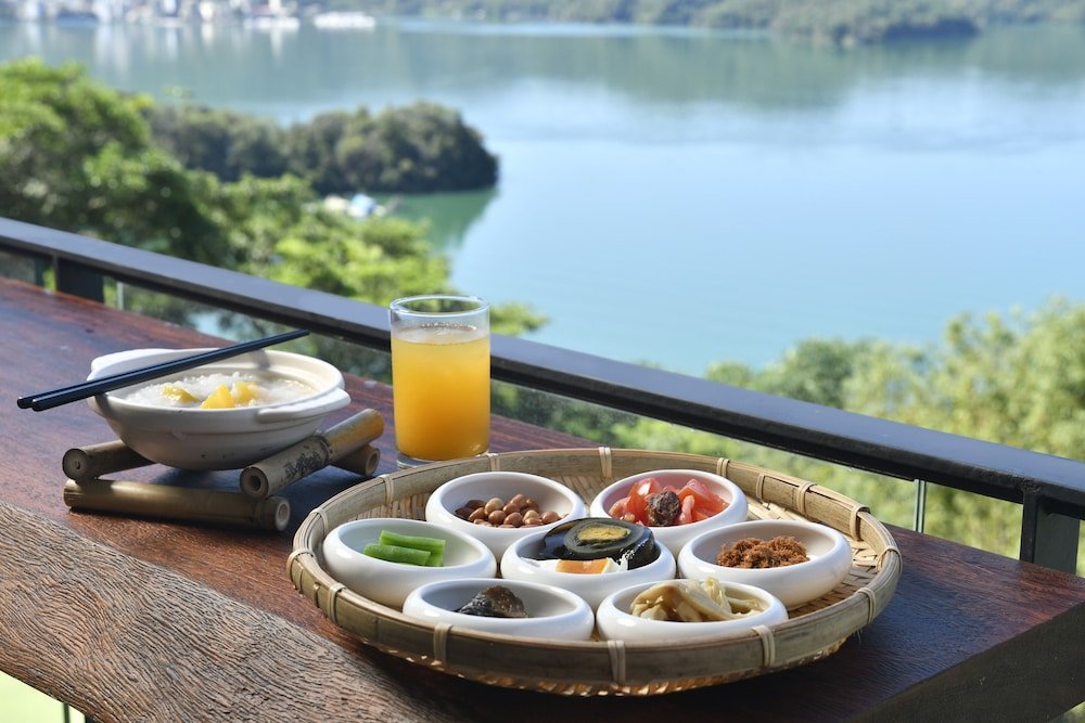 hotel day plus sun moon lake