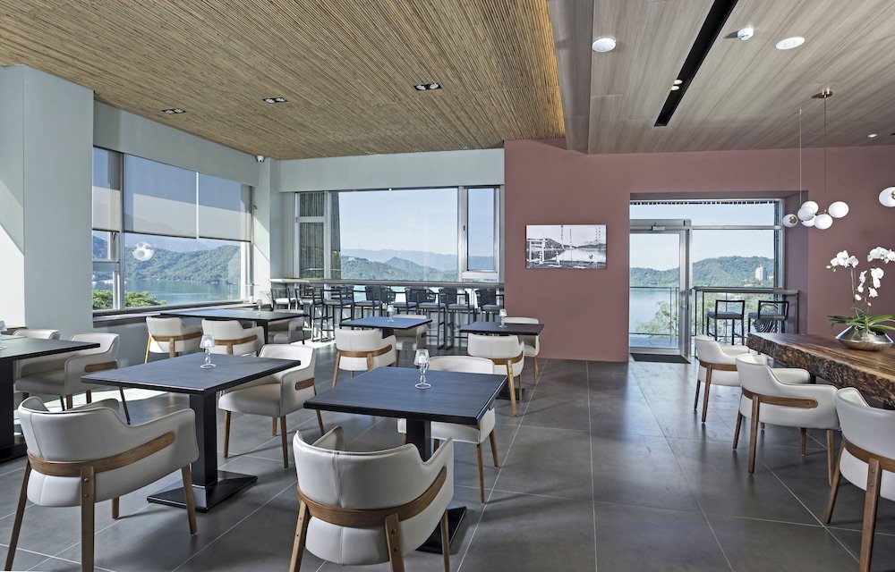 hotel day plus sun moon lake